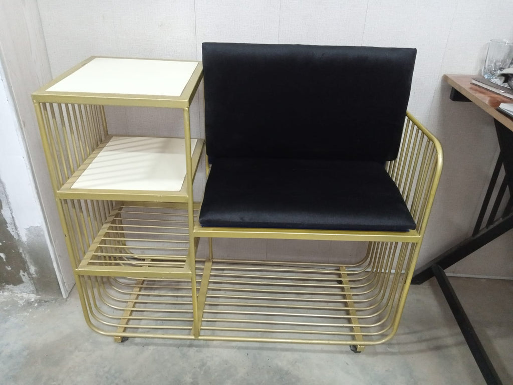 Metal shoe rack with velvet cushions