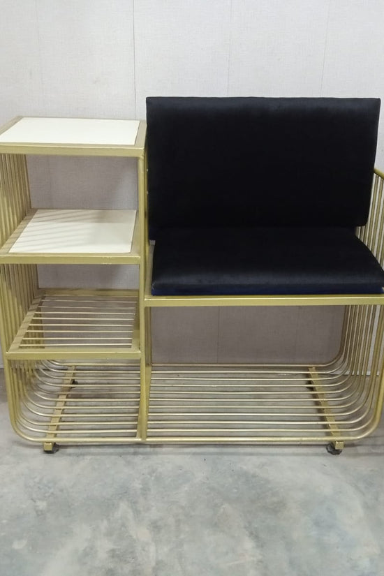 Metal shoe rack with velvet cushions